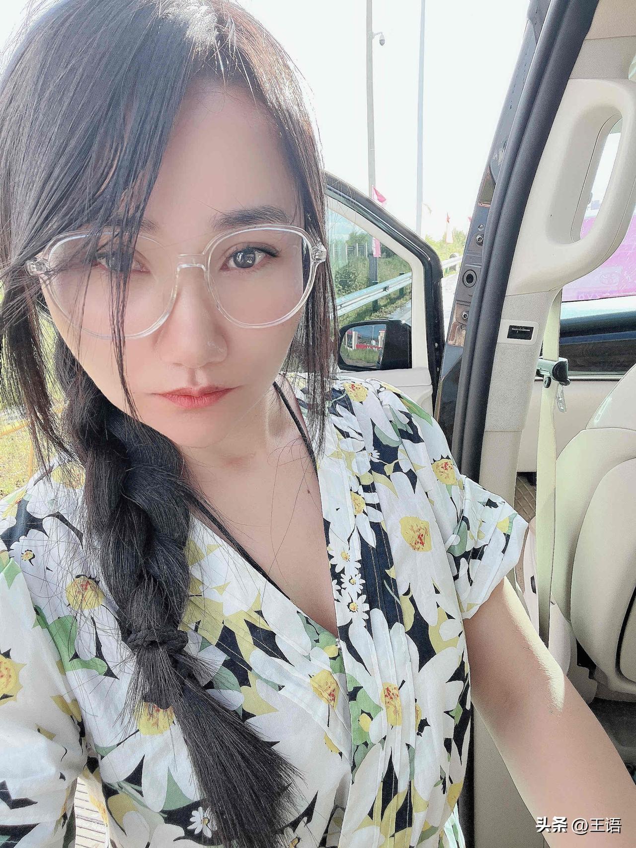 前几天跟我对象说到去洗脚按摩这个话题上 他说他不敢去 怕得病  

我说原来你只