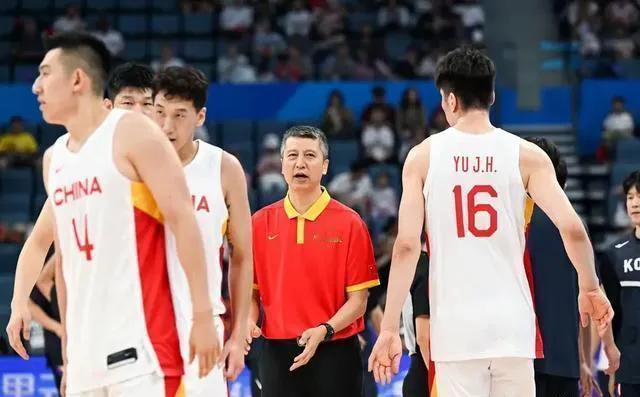 北京时间6月26日晚上19点30分，中国男篮将在昆山体育馆迎战澳门黑熊队。澳门队