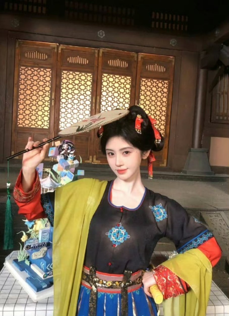 影视圈的“番位平番学”，终于被一部真·大女主剧狠狠撕开了一道口子！《万花世界》给