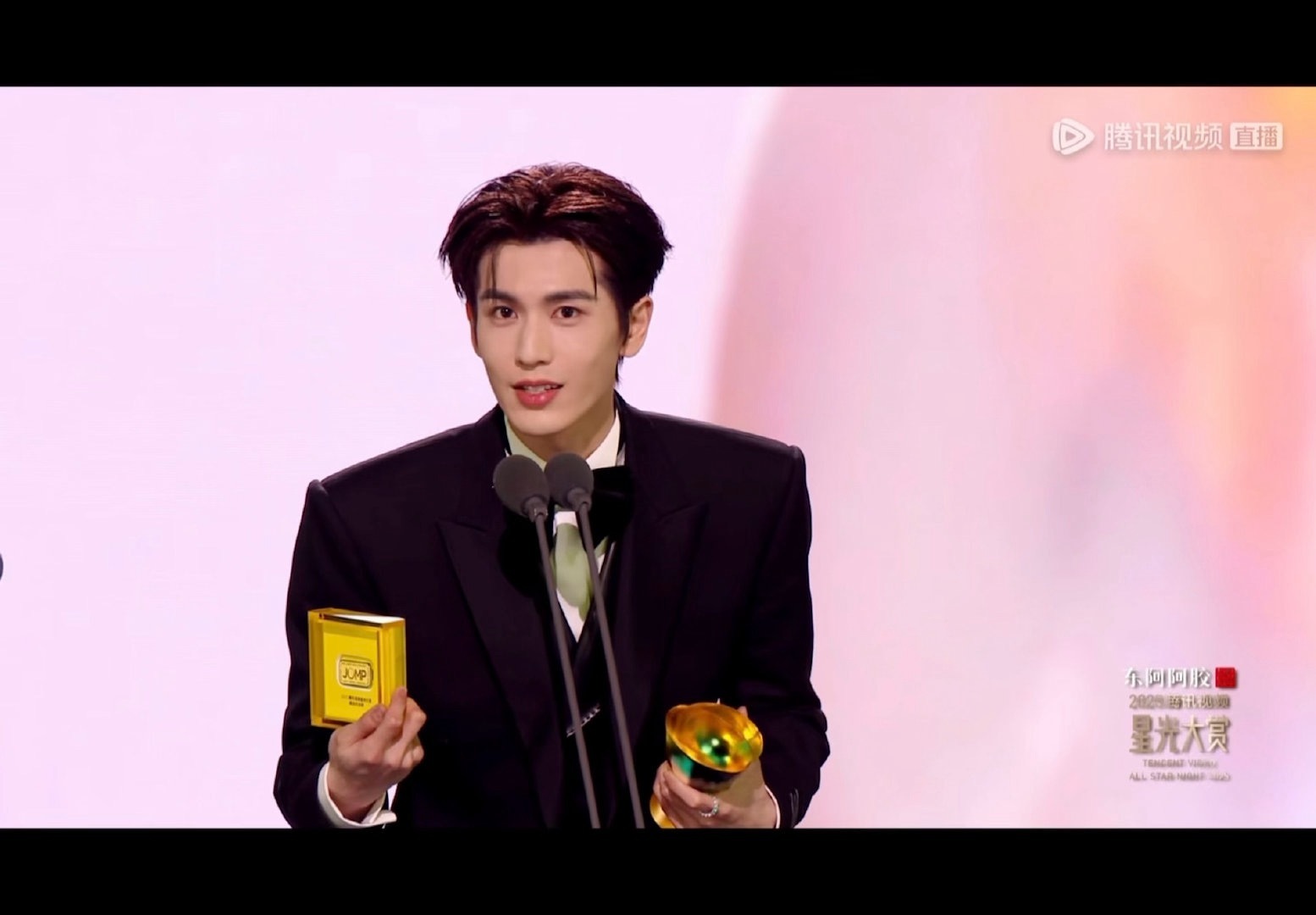 逐玉 也挺神奇的，在鹅也有上，但是星光大赏上张凌赫和田曦薇各走各的，台下也没安排