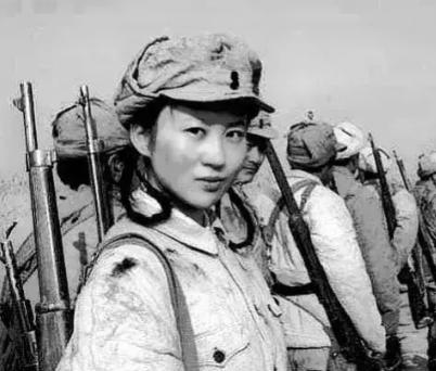 1939年，青岛港，船上执勤的鬼子突然看见一个姑娘在水中挣扎，呼喊救命。不禁心中