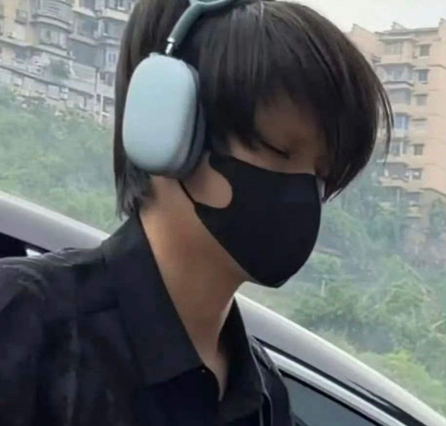 谁家神颜这是…感觉有点像那个重庆中考272分的 