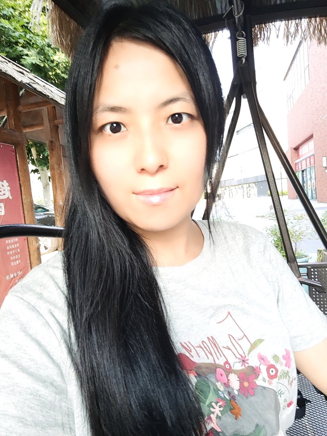 韩国媒体看了这张鹅蛋脸，连夜把“黄金比例模板”更新了三版。别的脸型靠妆造撑，鹅蛋