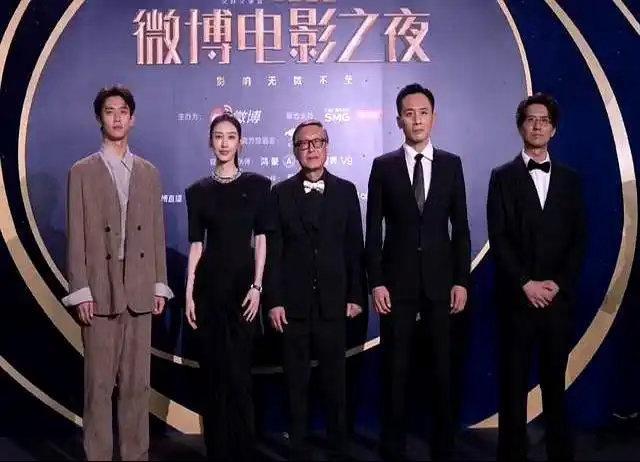 上海这一夜，黄渤造型吸睛，张若昀气场，全场，王俊凯像小孩穿大人衣服 