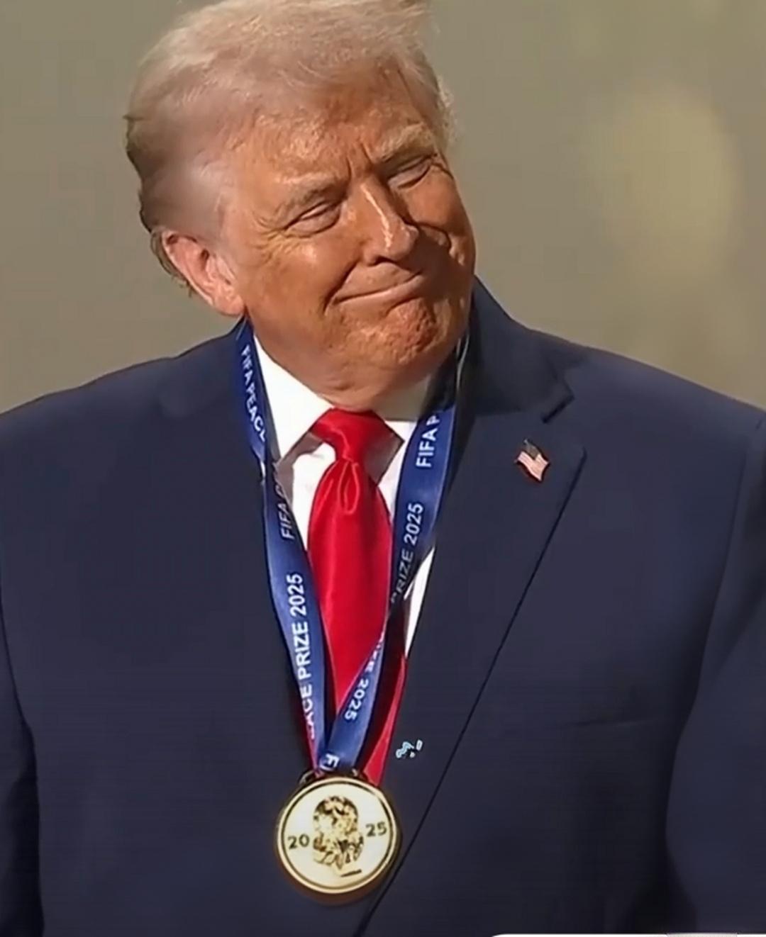 特朗普居然“喜提”和平奖了？不过是美国媒体“颁发”的——“煽动暴力奖”！  
	