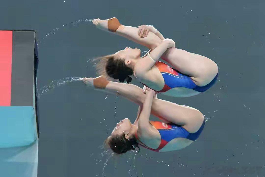 5月1日下午，2026年跳水世界杯总决赛女子双人10米跳台决赛在国家游泳中心“水