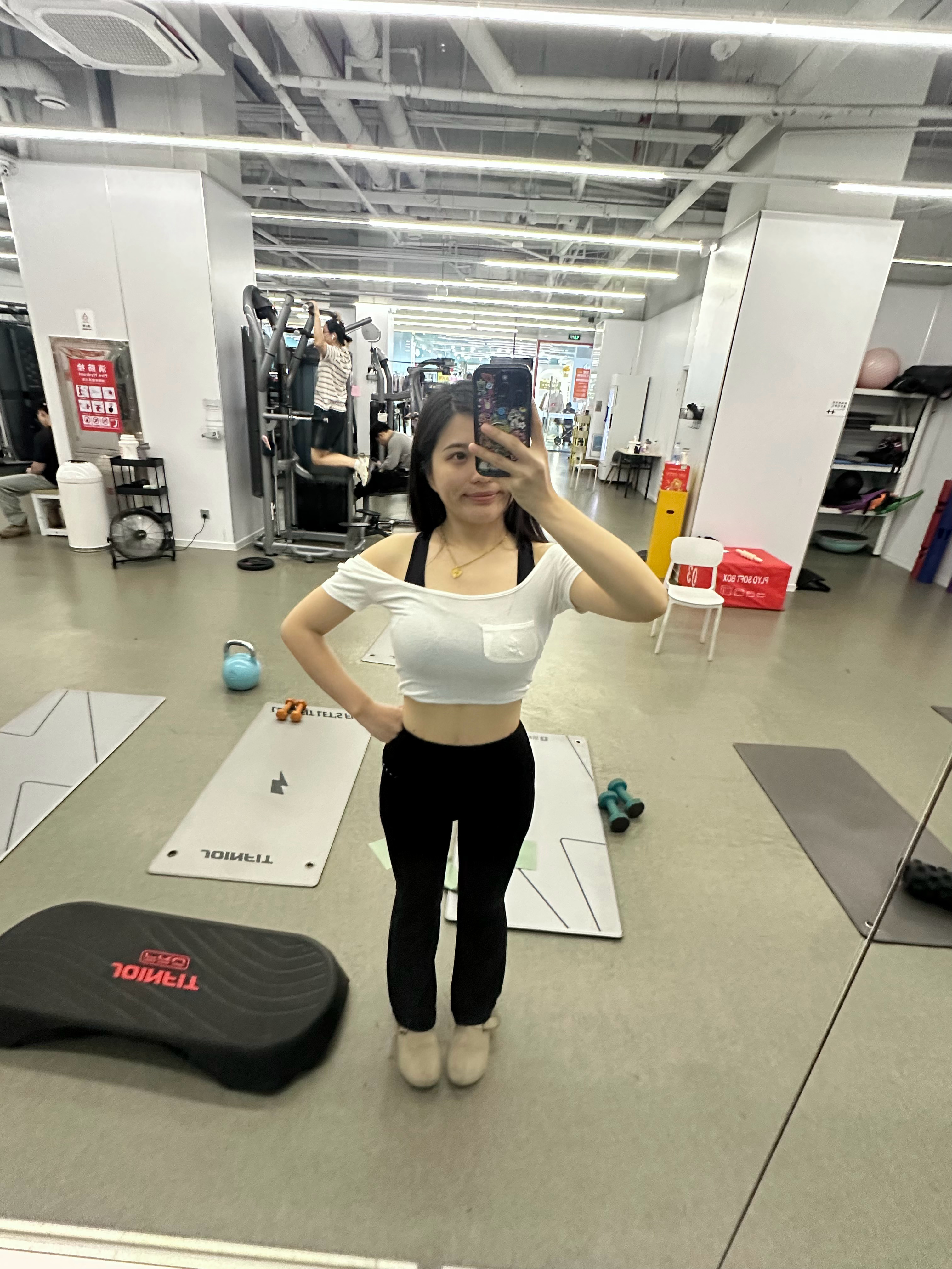 来跟吧蜜蜜们😌第一天我练背你们练什么 ​​​