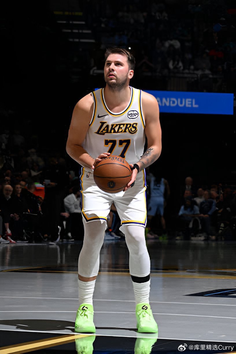 今天是东契奇27岁生日，生日之战对阵勇士！同时也是他首次以湖人球员身份造访大通中