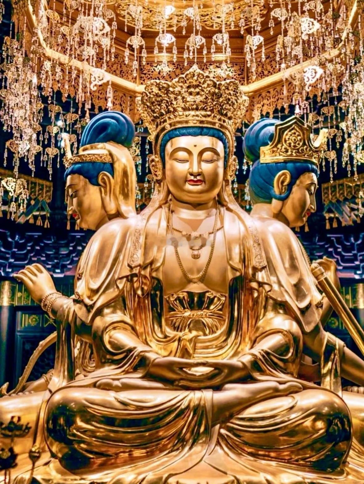 慈悲照八方，霉运皆退散。心怀善念，自有福报相随。 ​​​