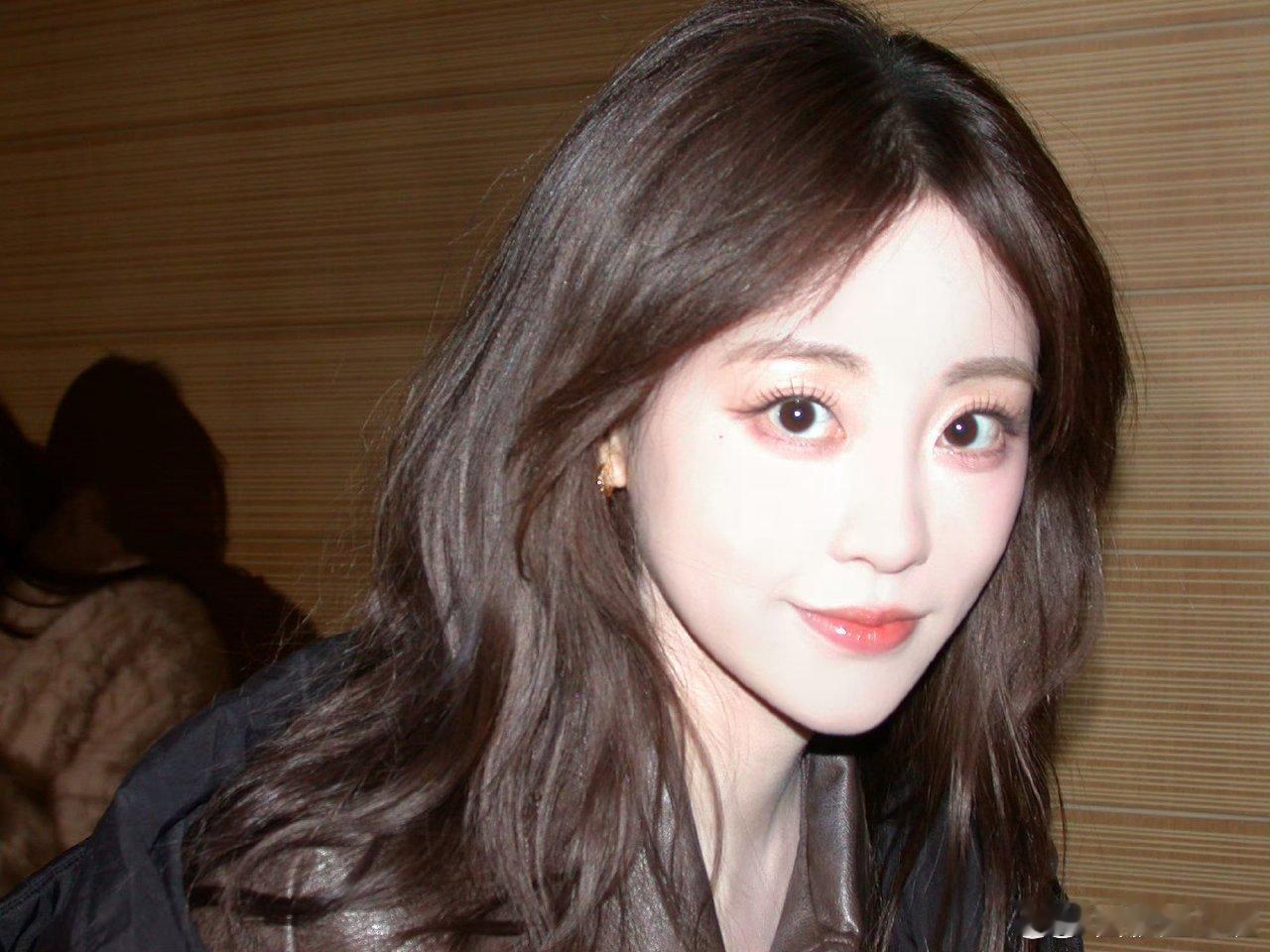 这跟和祝绪丹谈恋爱有什么区别 她的舞蹈不仅优美，更充满活力。随着音乐舞动时，整个