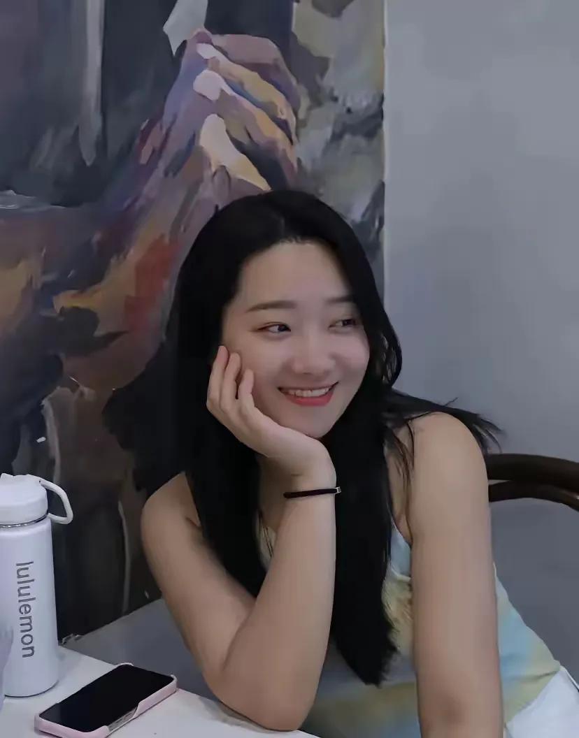 可怜的女孩，只有27岁，被毒蛇咬了，结果上医院遇上了庸医，把命丢在三亚了。
说真