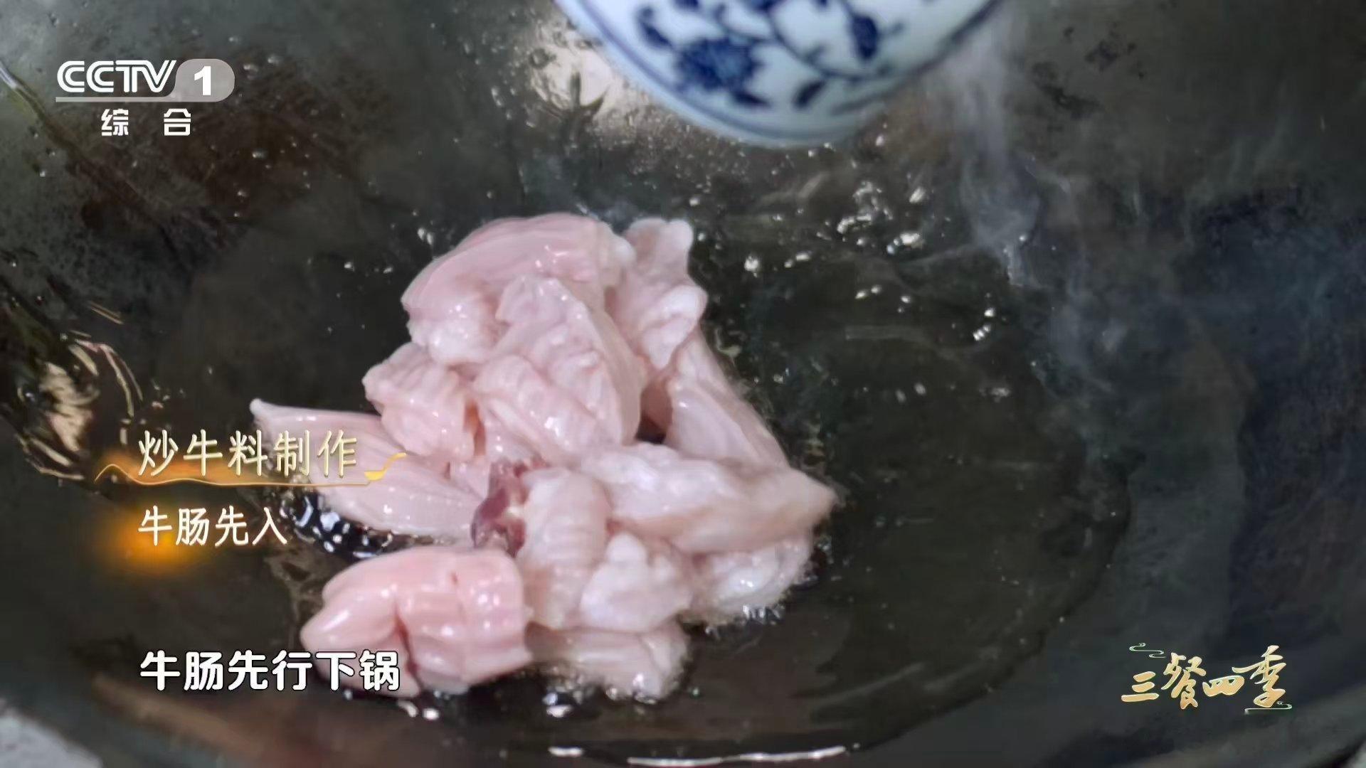 原来这么多年牛肉都切错了三餐四季以前切牛肉随便乱切难怪口感发柴，玉林老行家专门横