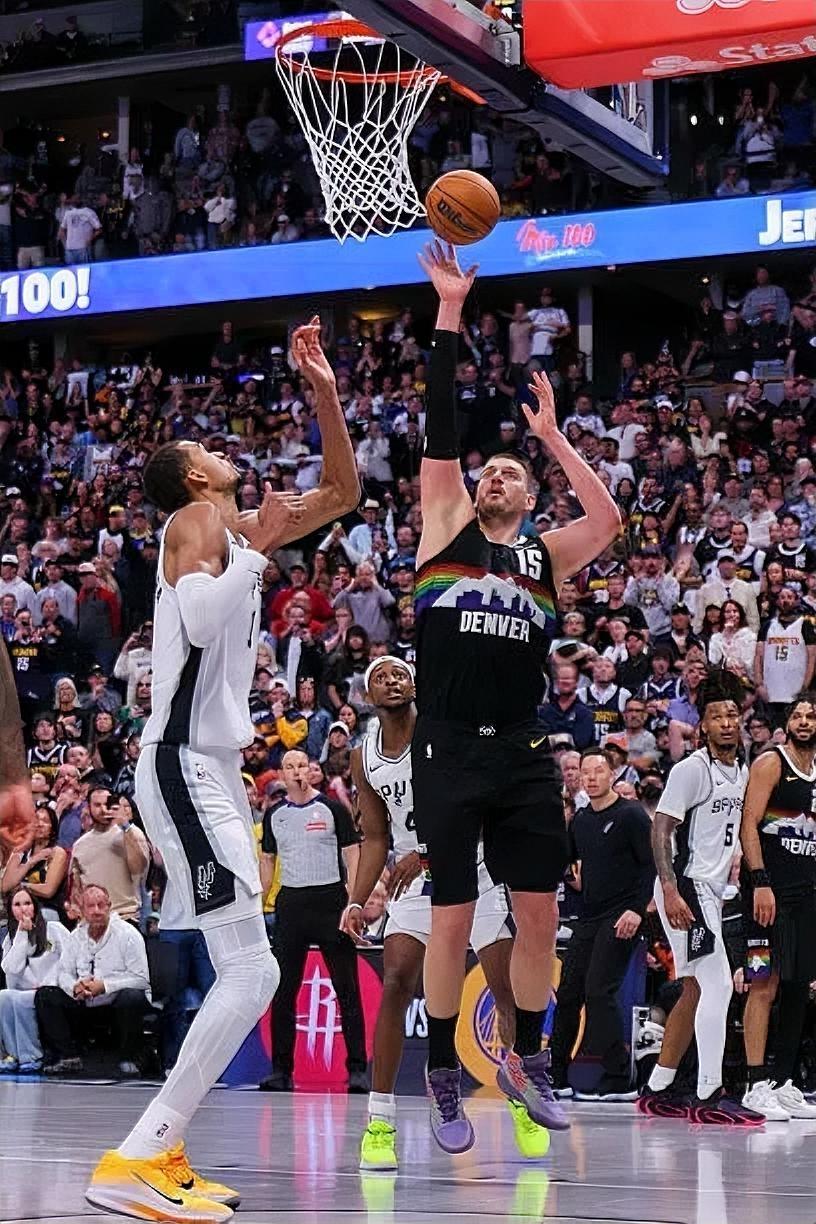 真过瘾，掘金加时2分险胜马刺，完美的比赛！
 
坦白讲：丹佛掘金之所以能加时13