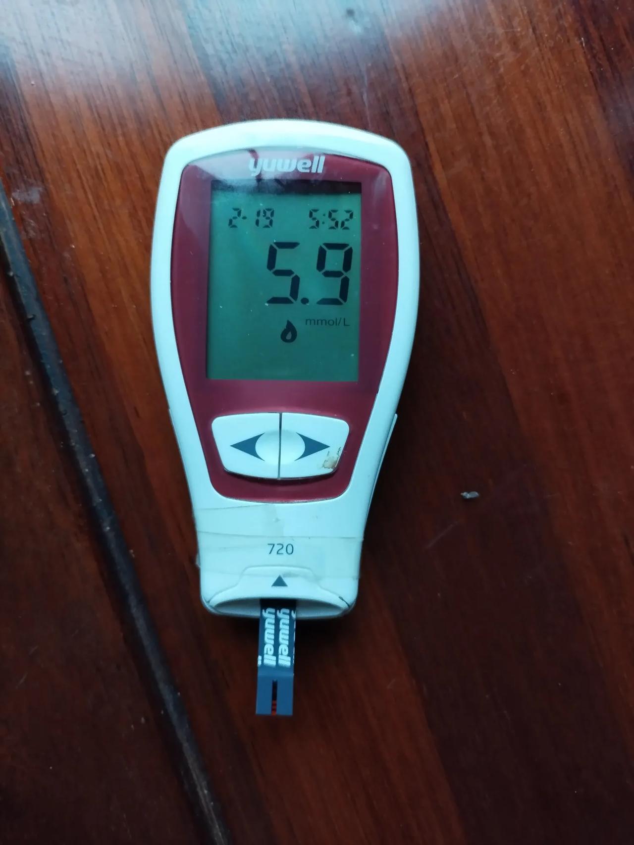 得糖尿病16年来。我的血糖控制的还是很理想的。

今天中午餐前测的血糖是5.9。