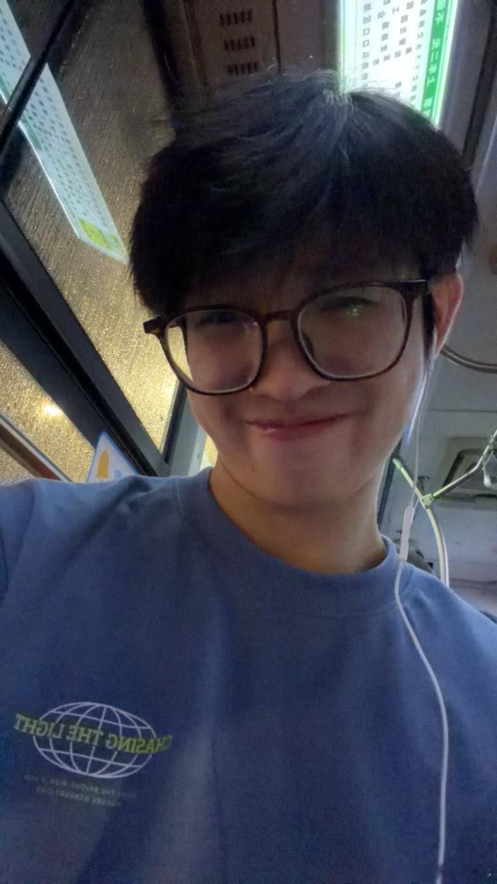 一想到后天要看ioi亚巡尾场就好坤坤坤动 