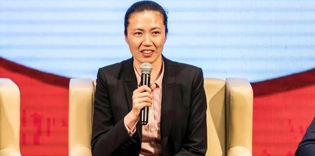 周苏红现状：身居高位，二婚嫁富商，与丈夫一起照顾前夫已经13年。
 
周苏红是中