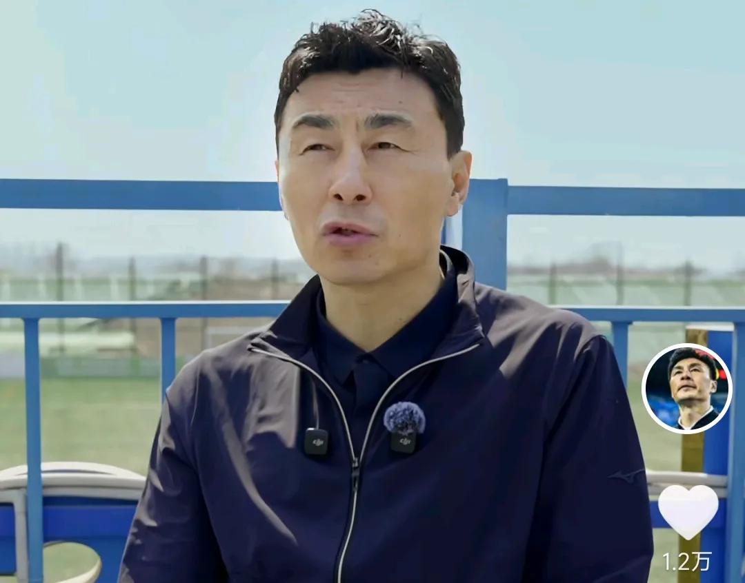 前国脚李玮锋表示，他不理解当年为什么有那么多球迷叫他球霸。
在近期，李玮锋接受了