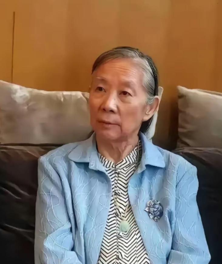 今年81岁的林豆豆，一个人住在北京老城区的老房子里。既不碰智能手机，也从不上网，