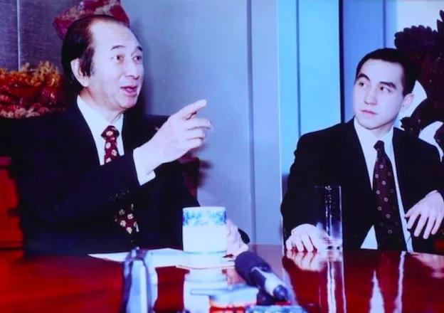 赌王基因强大，都说儿子随娘，但他四个儿子中就有三个儿子都像他多点，最像他的还属何