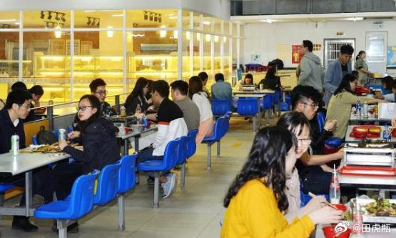杭州超100所学校取消餐费预缴以前读书时餐费预缴，总感觉钱不是自己的，花起来不心