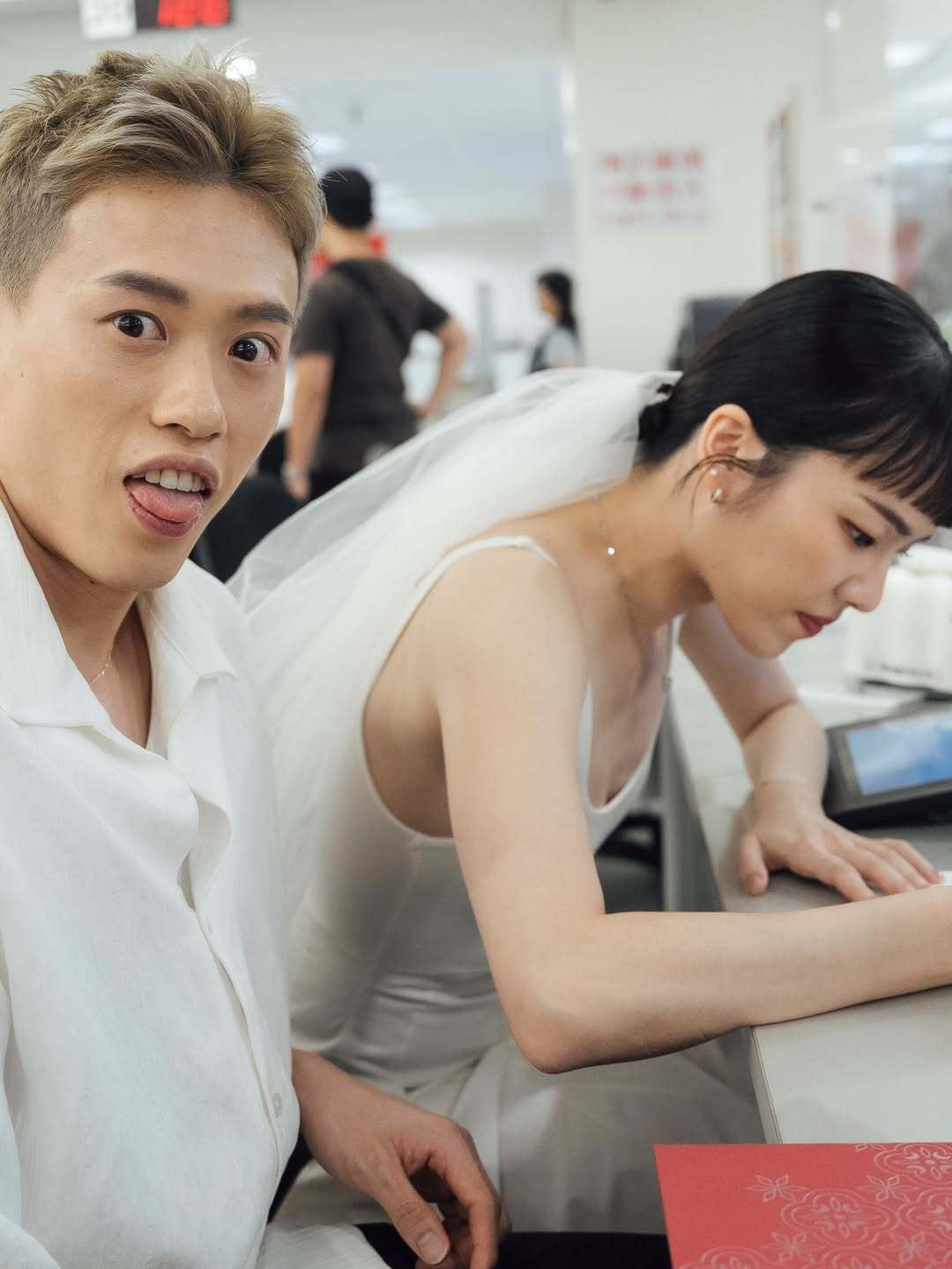 林俊易今日与女友领证：很幸运，身边的人始终是你未来的日子，也请多多指教林太太❤️