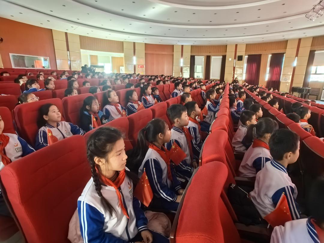东营市东营区第一中学开展“红领巾的光影记忆”爱国主义观影活动