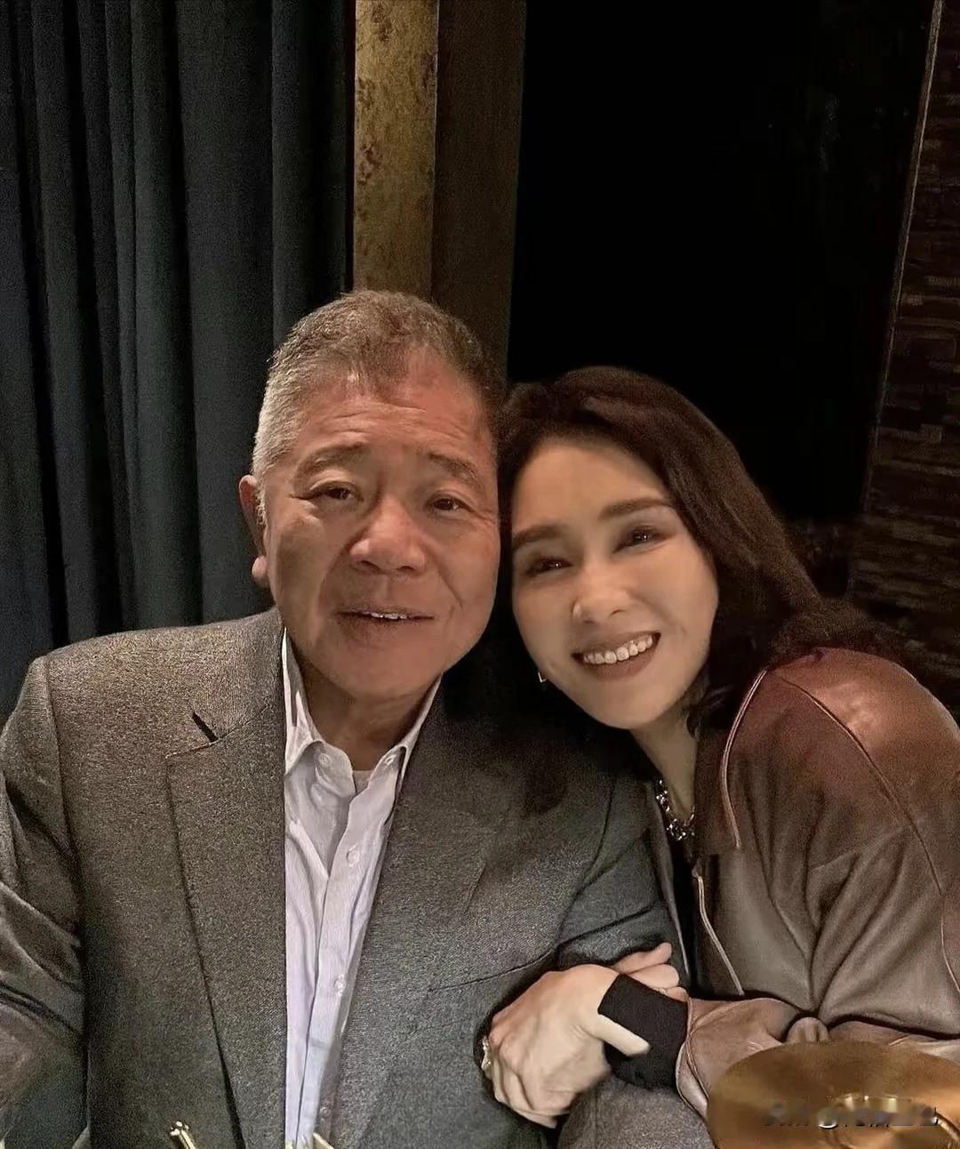 黎姿的选择是对的，两人年纪相当，黎姿也非常感恩13年婚姻里老公无微不至的爱惜及保