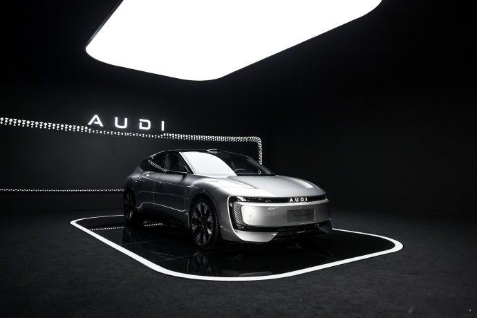 第一台带quattro的智能电动车“你只管踩油门，剩下的交给quattro”，这