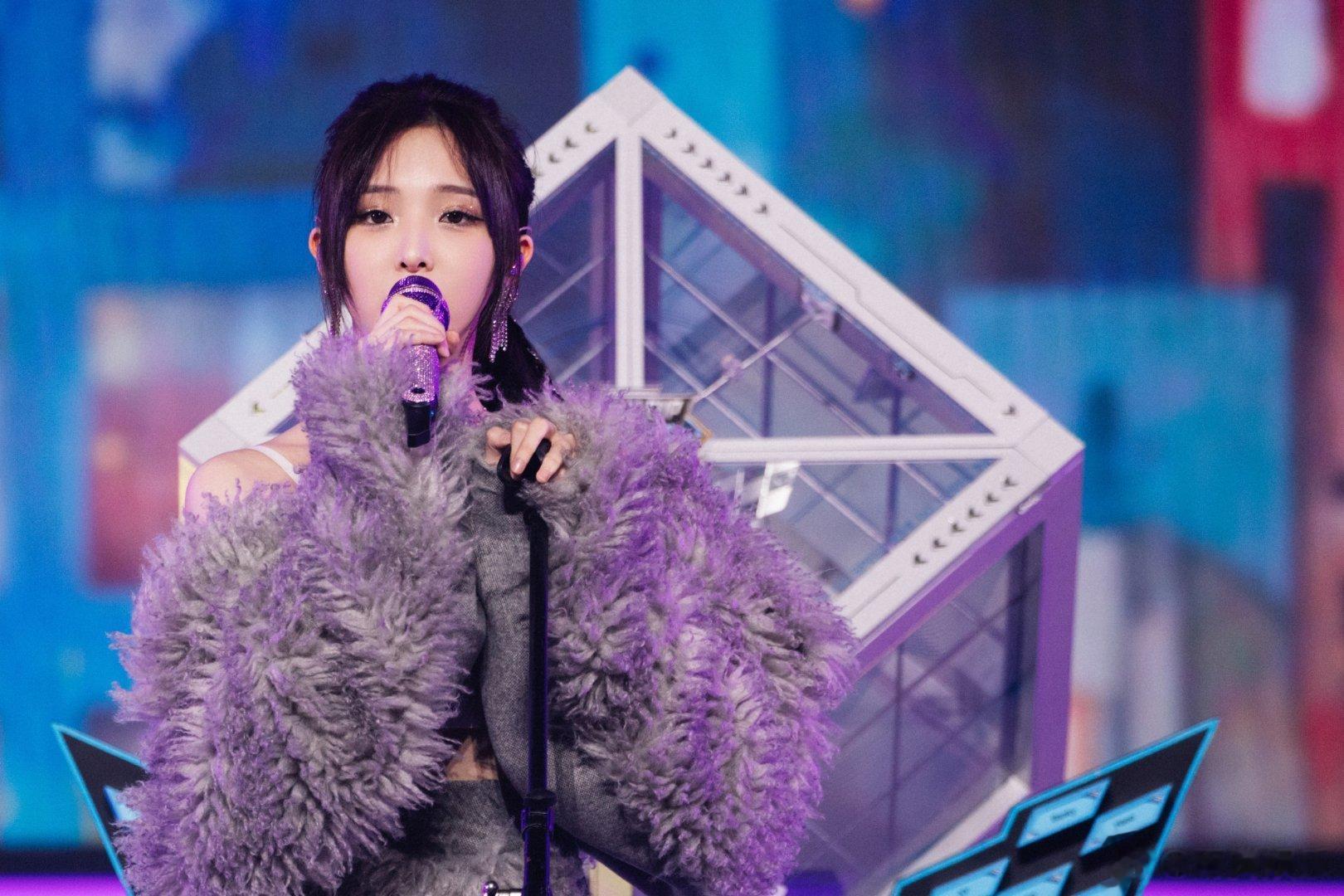 #申请跟美女们一起过冬##郑乃馨# 说到我喜欢的明星冬日穿搭，那当然是郑乃馨之前