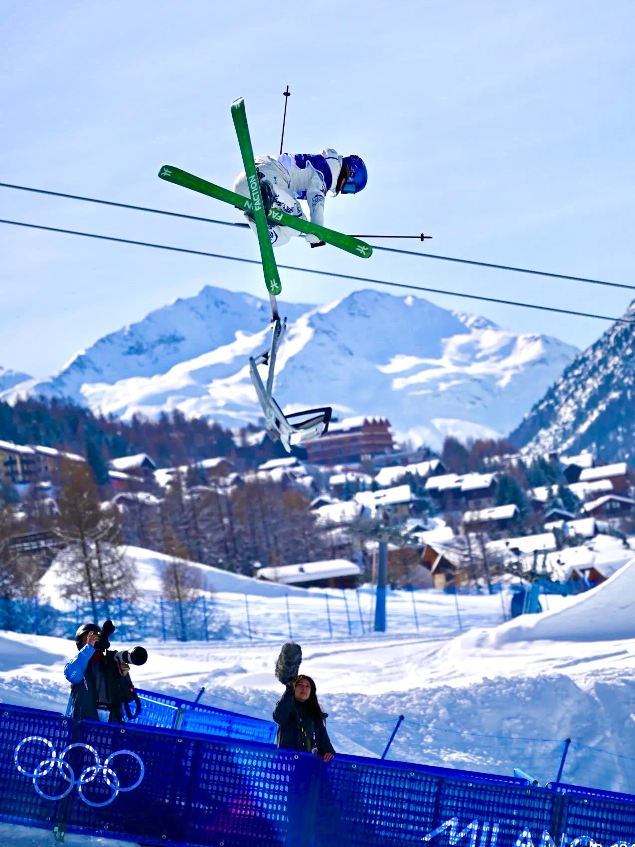 谷爱凌回顾奥运会之旅 ❤️冬奥会 大意为：11岁时，我第一次演讲，谈女性在体育中