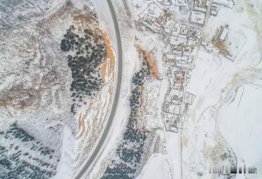 分享两个免费赏雪景的景区
其中一个还是国家4A级风景名胜区
现在就把攻略送给你。
