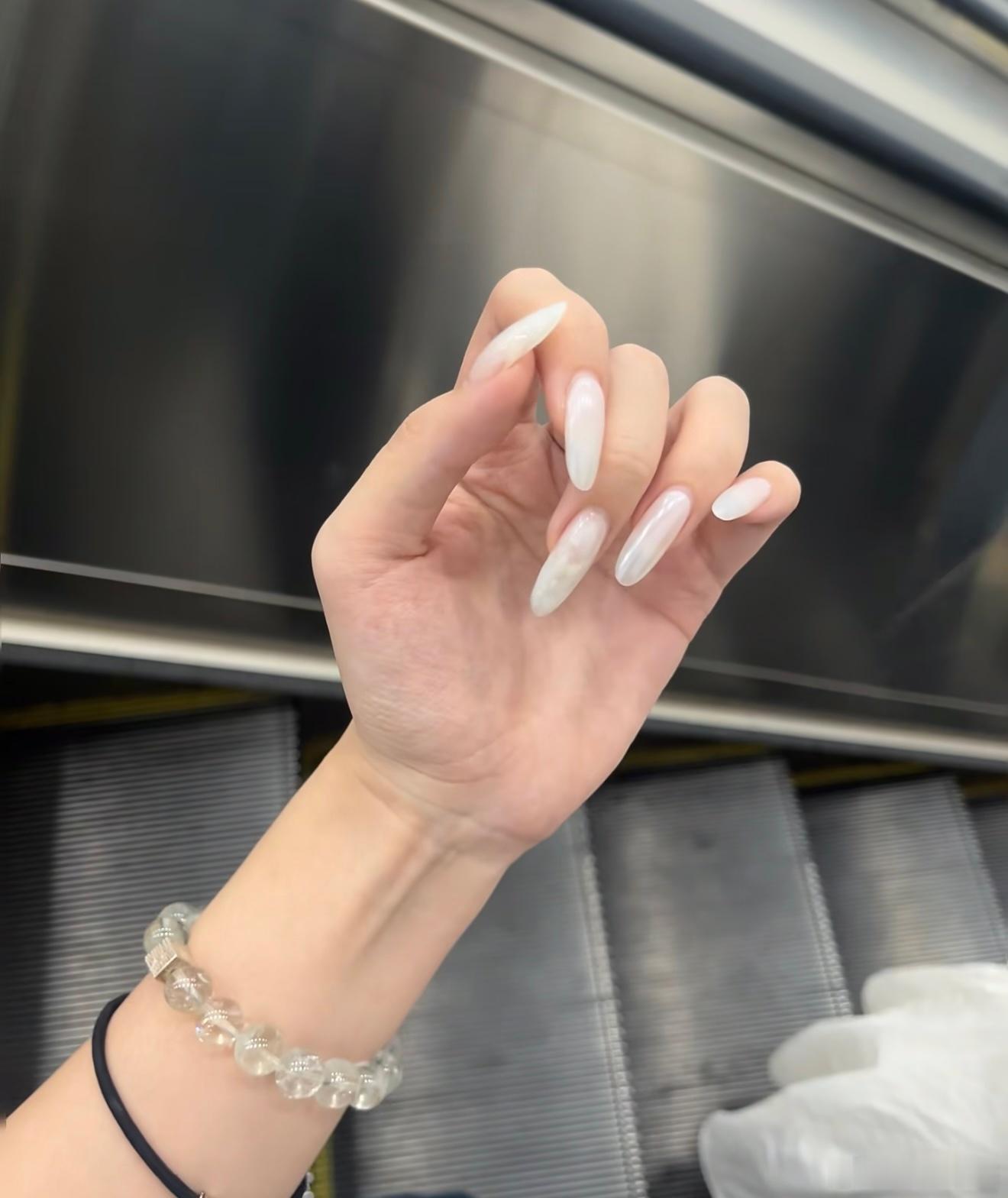 频繁做美甲 伤害不可逆 一个月做一次不犯毛病，我已经连下一次做什么都想好了～ 