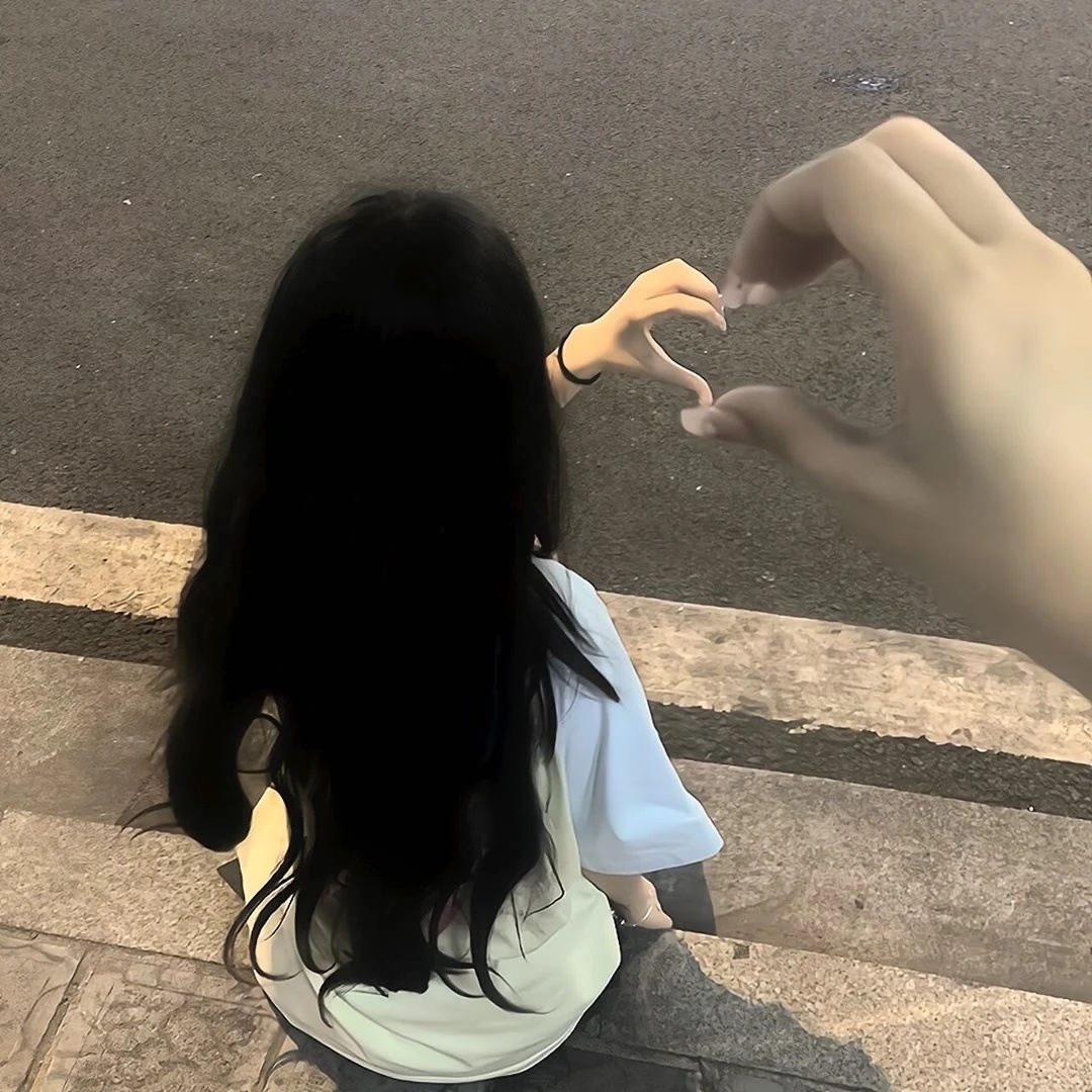 #情侣头像[超话]#变心是本能，忠诚是选择。很开心你能来，不遗憾你离开。不能相濡