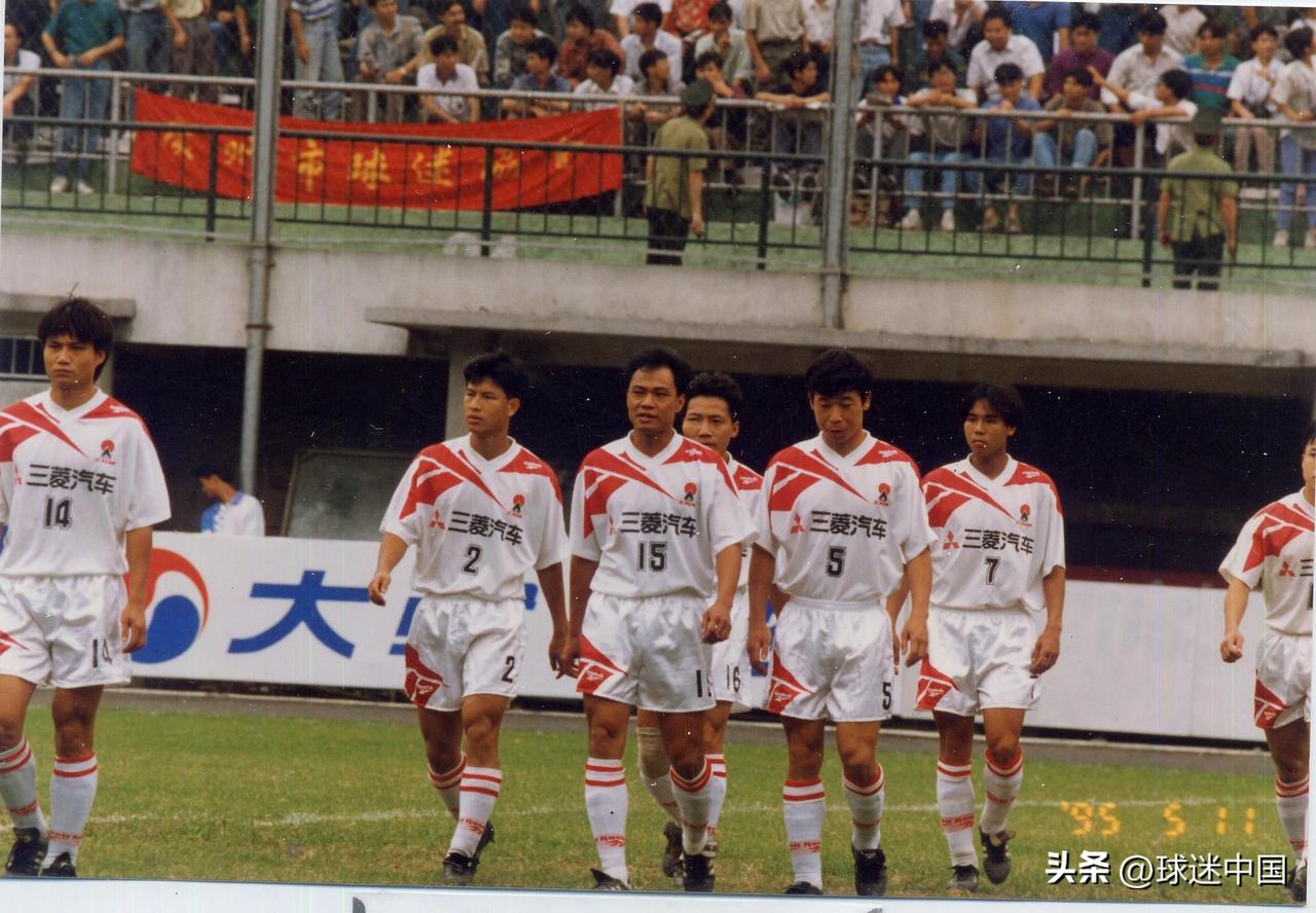 94甲A元年拿下亚军的广州太阳神，华丽南派传控背后，温志军是默默托住攻防运转的中