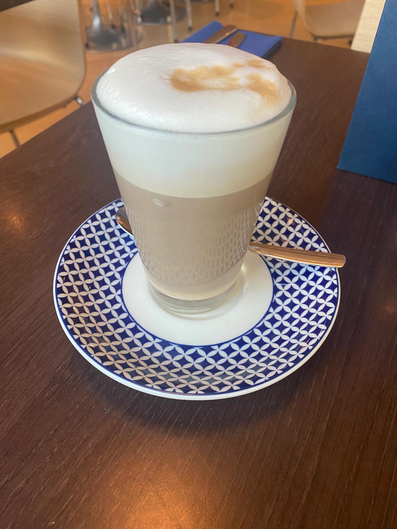 英国一杯咖啡 3.5 英镑，才能喝两口！