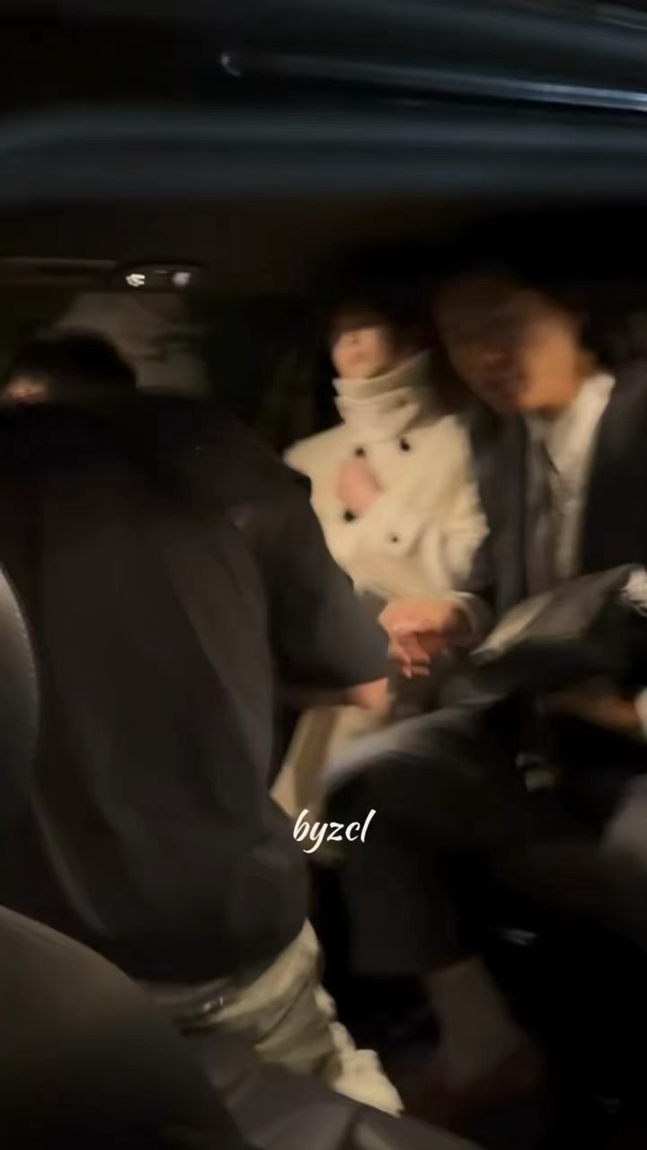 吴磊[超话]  神了吴磊四套减三套帅的有一套 ​​​
