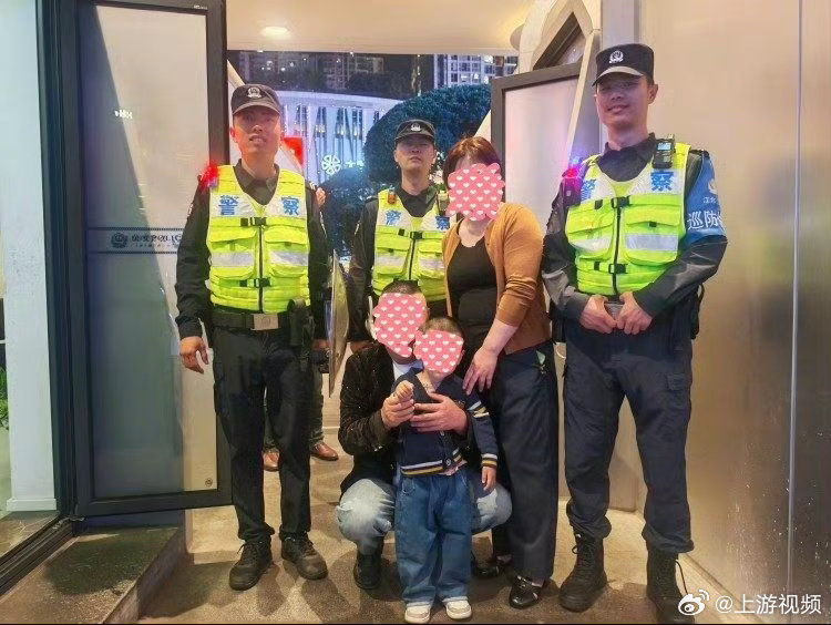#3岁幼童走丢民警仅15分钟找到家人#【暖警守护！仅15分钟，走失幼童重归父母怀