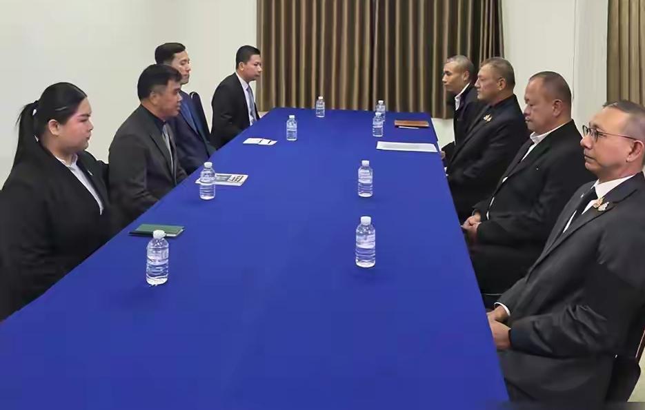 柬埔寨提四个停火条件，泰国谈了30分钟便退场，中美说话都不好使