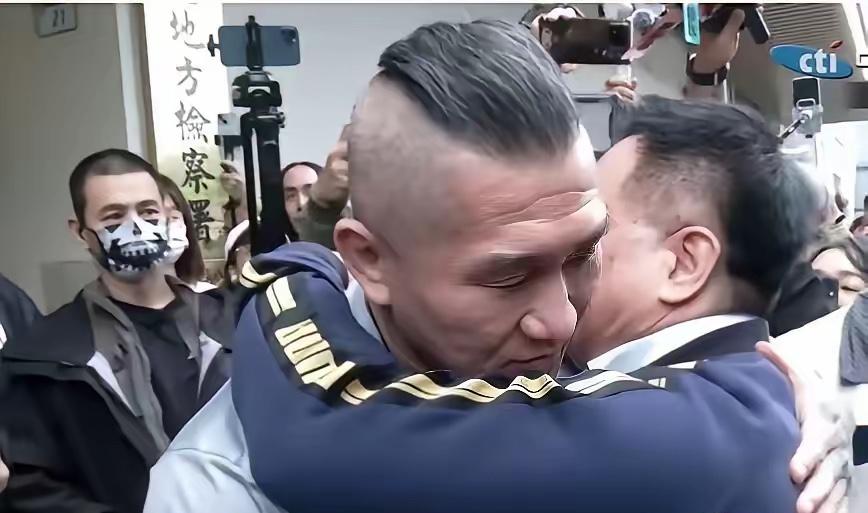 泪目，愤慨！73岁台湾著名爱国人士蔡正元博士今日含冤入狱。

蔡正元先生今年已经