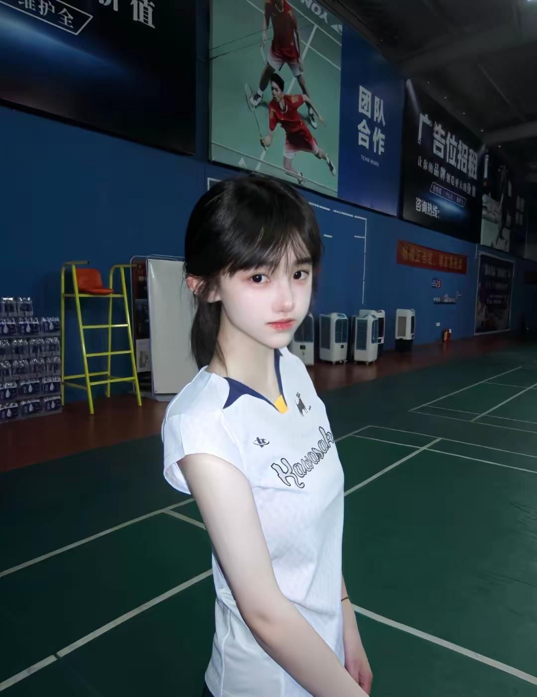 在羽毛球场上，青春与活力并存！人穷不可怕，心穷毁一生。你认同吗 练习瑜伽有什么好
