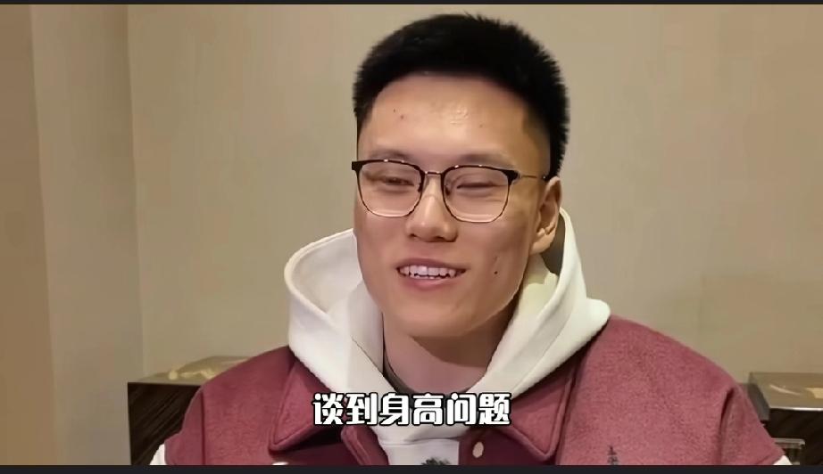 李弘权在世预赛对阵中国台北队的比赛中，完美诠释了“板凳奇兵”的价值。虽然9分的数