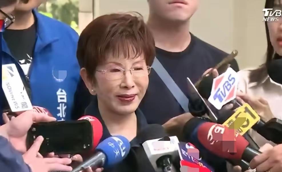 历任党主席中，洪秀柱的境界和拳拳爱国心，还是排位第一的。
关于赖某人窜访，郑丽文