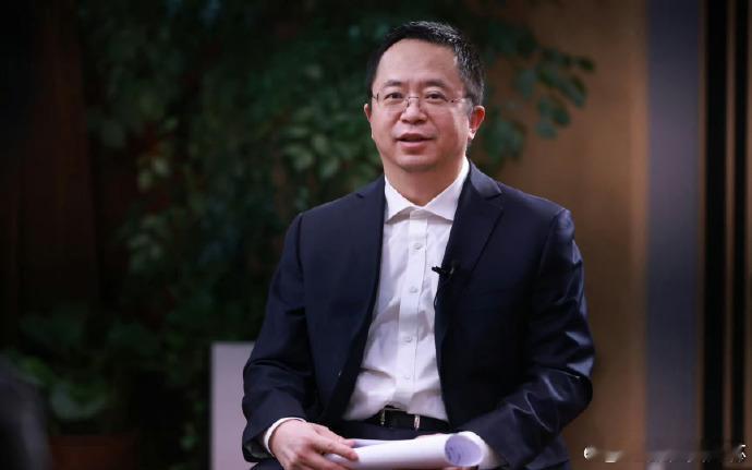 周鸿祎这次与大家聊了蛮多的，AI的确是发展的越来越全面，也越来越超出了我们普通人