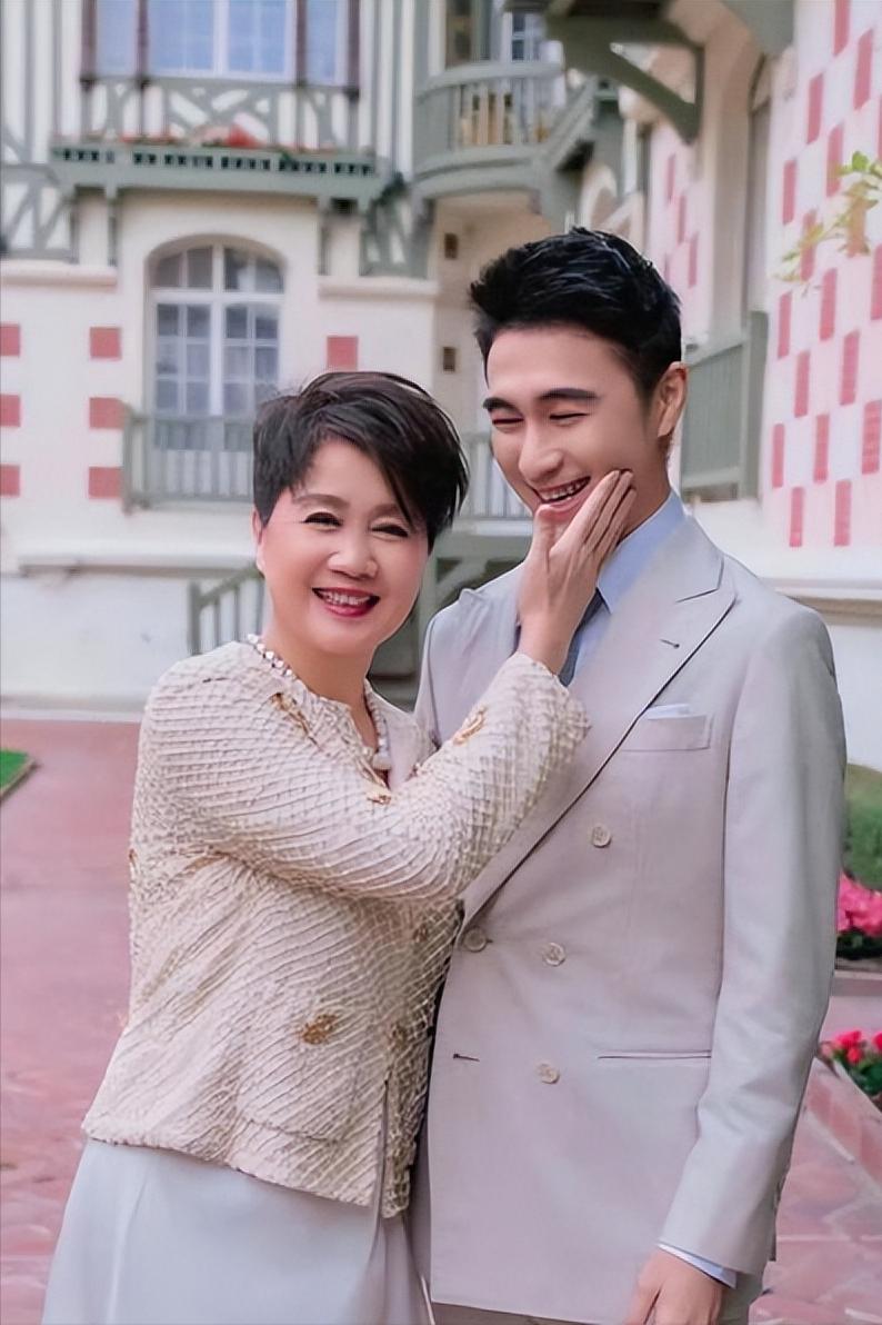 都说豪门子女个个光鲜，可梁安琪的三个儿子，人生轨迹简直是三种画风，省心程度天差地