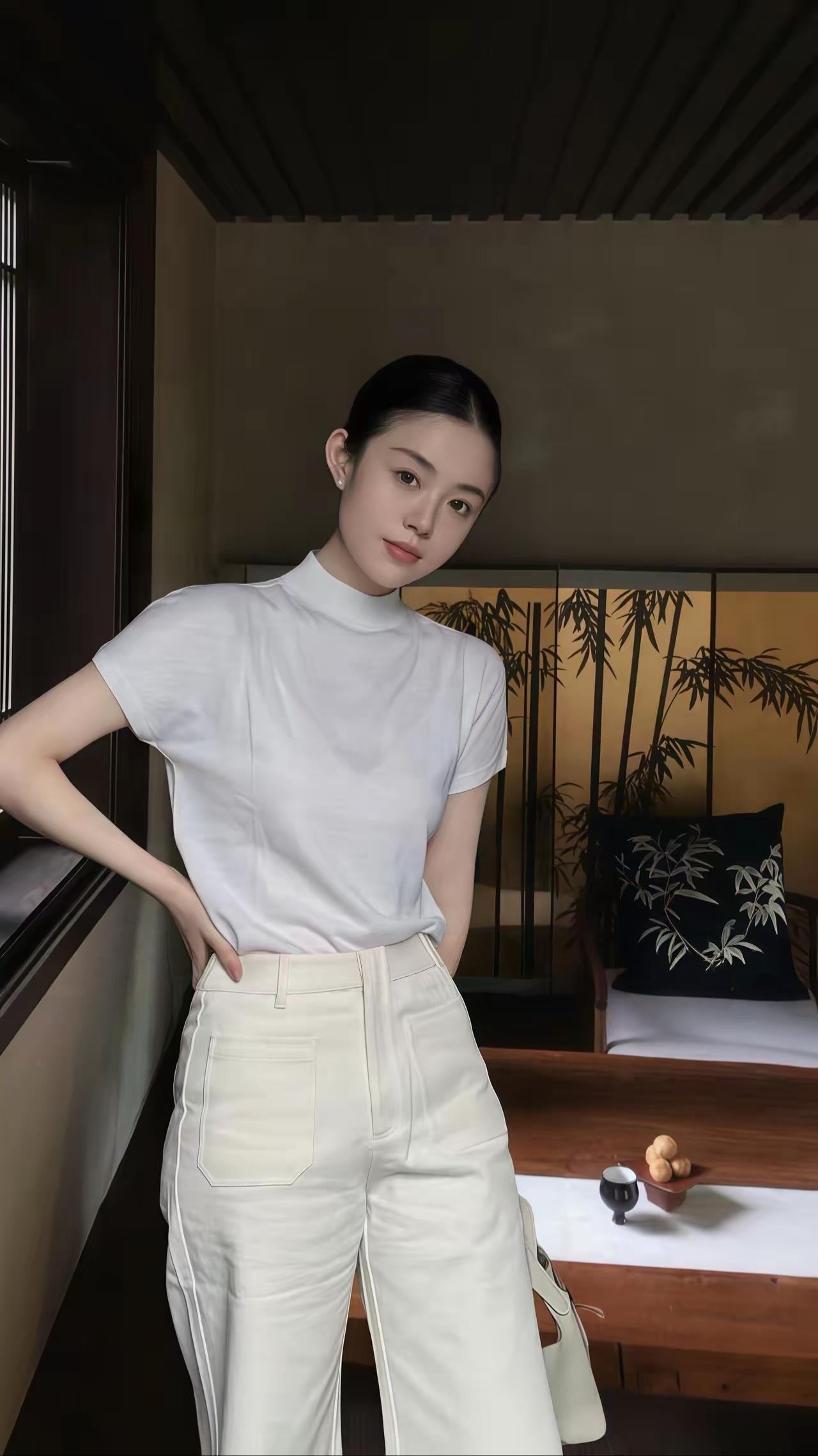 简约风穿搭，清新自然，优雅气质，时尚百搭。