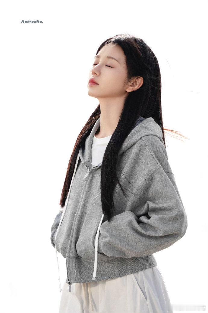 学校捞人捞到了田曦薇 哪个学校啊现在转学还来得及吗，我也想当那个被捞的幸运儿旁边