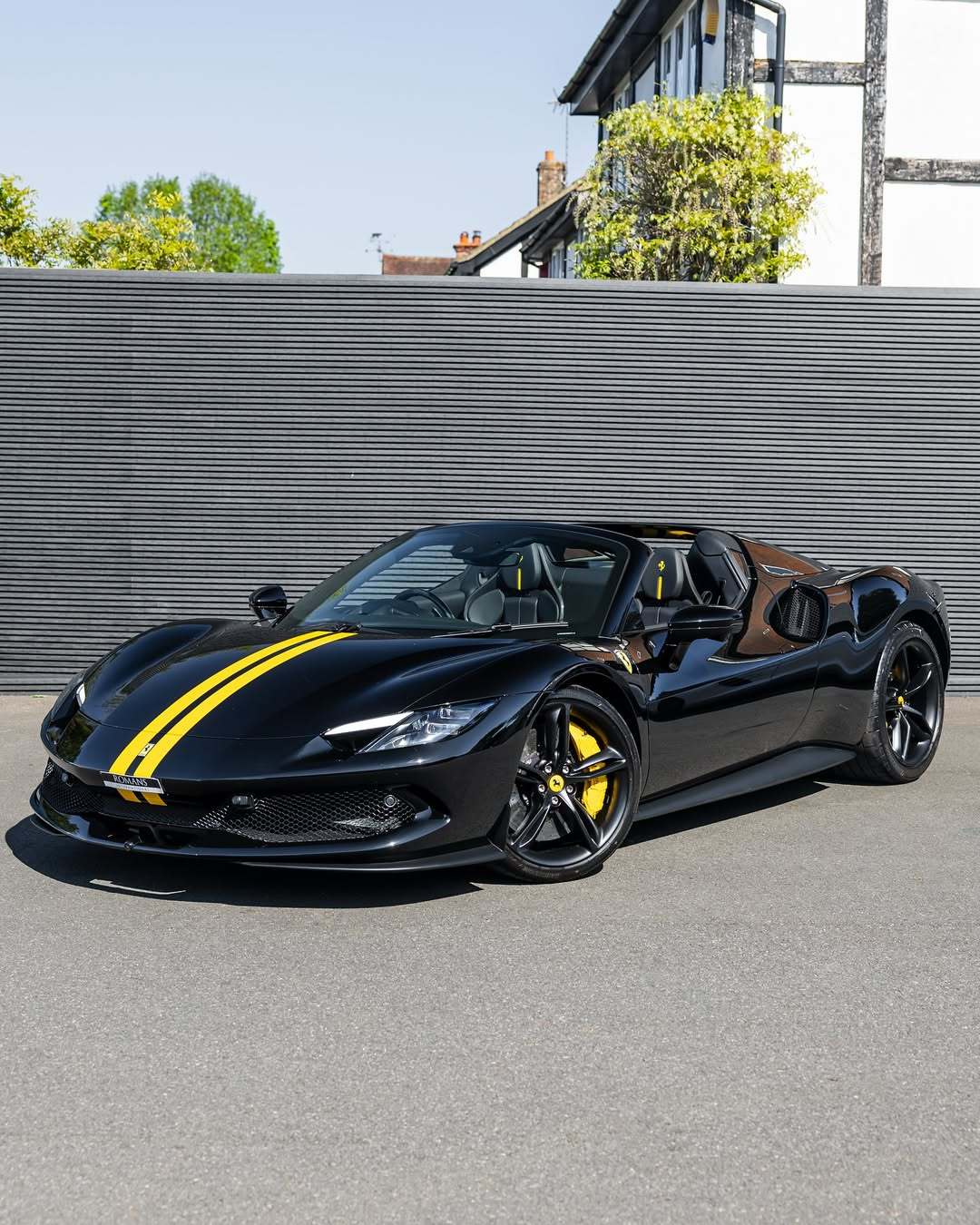 Black & Yellow 296 GTS 🐝 ​​​