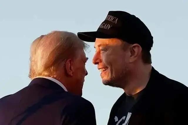 马斯克被欧盟开罚单，特朗普护短激化矛盾，欧洲防务经济全塌方。

最近马斯克旗下公