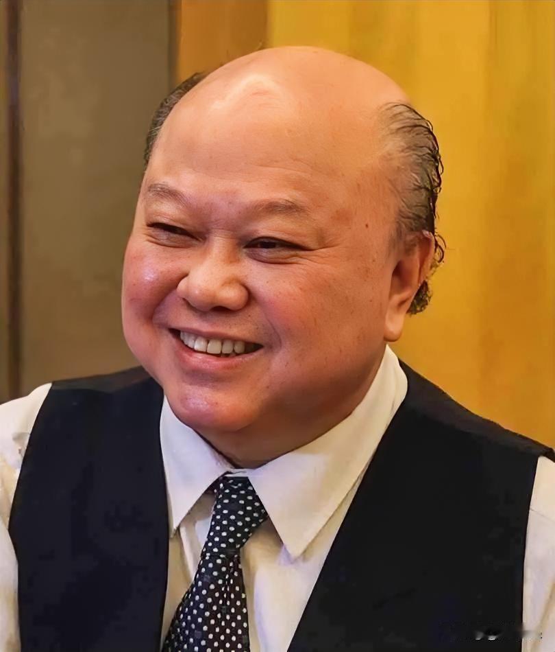 新党主席李胜峰说，我翻遍所有的资料，没有发现菲律宾跟日本有专属经济区的。两国海域