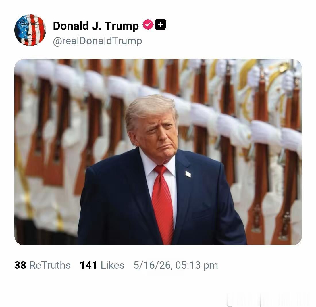 这并非特朗普第1次为中国三军仪仗队所折服。
特朗普结束访华行程后，仍深深沉浸在这